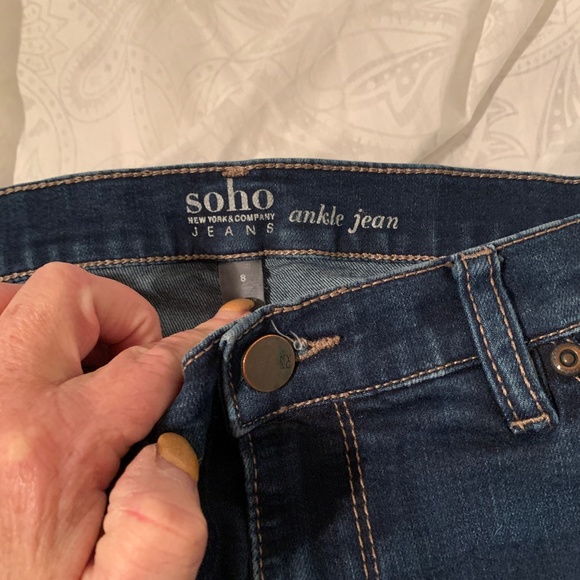 New York & Company Lot of Pre-owned Soho Jeans (Sz 8) and Tops (Sz S) - Picture 13 of 17